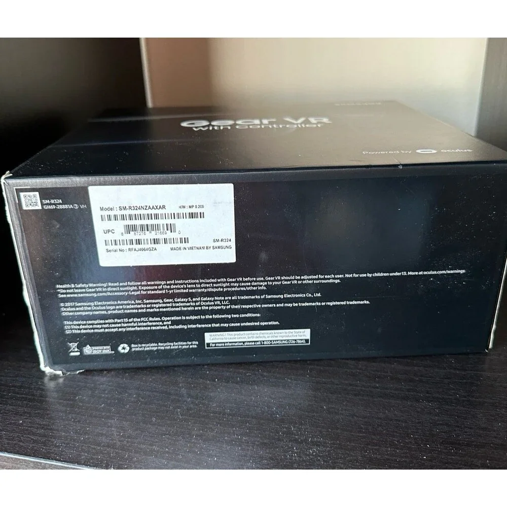 Samsung Gear VR SM-R324 With Controller Complete Powered by oculus